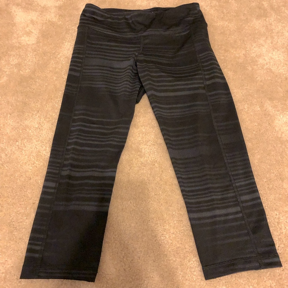 Old Navy size small crop compression legging